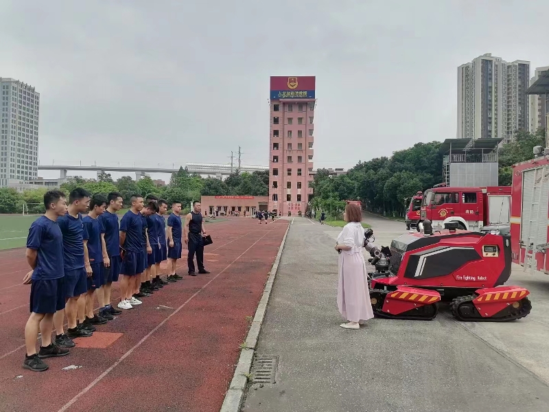 舉升搶險(xiǎn)主戰(zhàn)消防車、全地形消防滅火機(jī)器人巡展演示圓滿結(jié)束